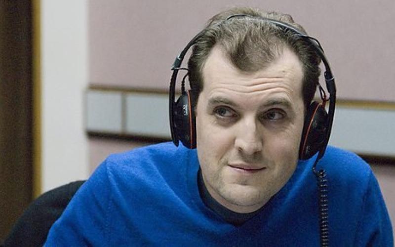 دبیر بخش دیجیتال مجله اکونومیست: اینترنت نسخه جدید «افیون توده‌ها» است/ توئیتر و فیس‌بوک در نظر اول شبیه «بازار مکاره» است