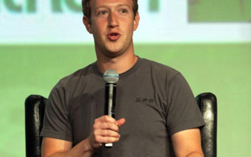 جوان میلیاردر فیس بوک که فقط یک لباس می‌پوشد! + تصویر