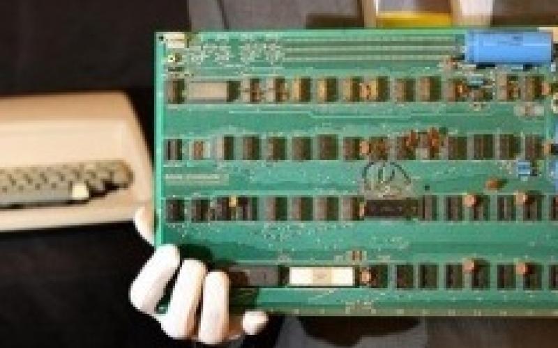 905 هزار دلار برای یکی از اولین محصولات اپل (+عکس)