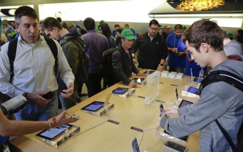 با تمجید خریداران، فروش آیفون ۶ اوج گرفت 