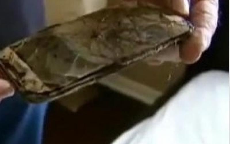 گوشی "Galaxy S4" زیر بالشت آتش گرفت +عکس