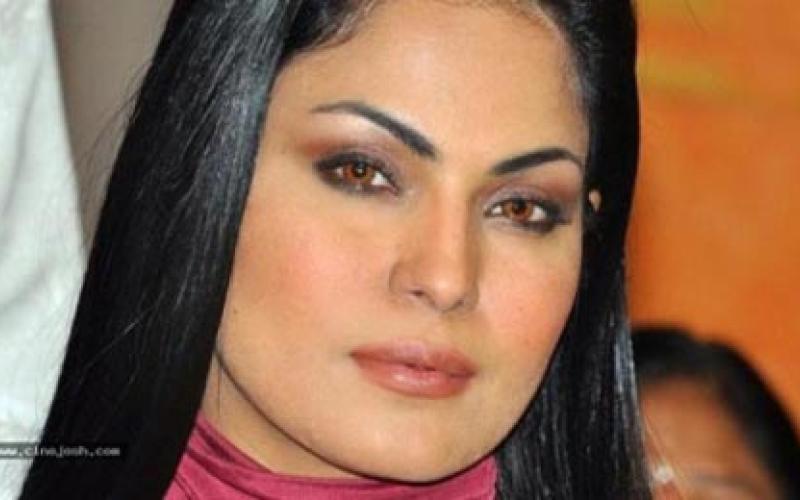 مناظره هنرپیشه زن پاکستانی با مفتی وهابی روی یوتیوب رفت +عکس