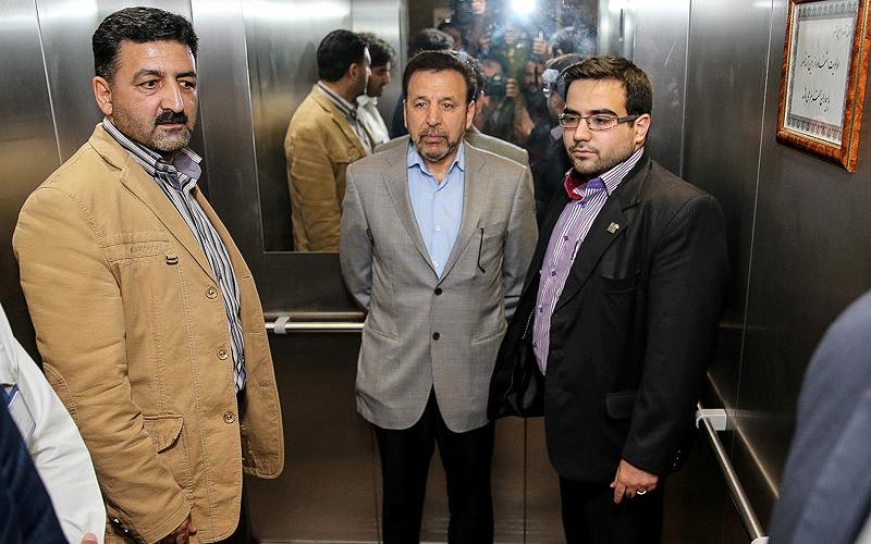 وزیر ارتباطات از آیت‌الله مهدوی‌کنی عیادت کرد