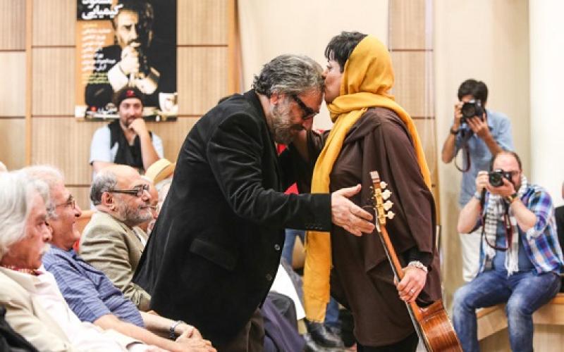 حاشیه‎سازی در فضای مجازی به بهانه بوسه بر پیشانی کیمیایی!