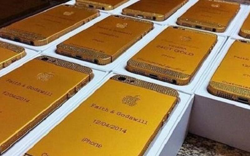 گوشی آیفون، هدیه‌ آقای رئیس‌ جمهور به‌ مهمانان‌ دامادی پسرش! +تصاویر