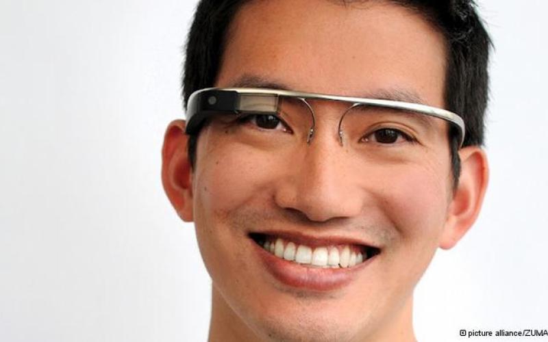 عینک‌های هوشمند گوگل زیباتر می‌شوند/ همکاری شرکت گوگل با سازنده‎ی عینک‎های "ری بن"