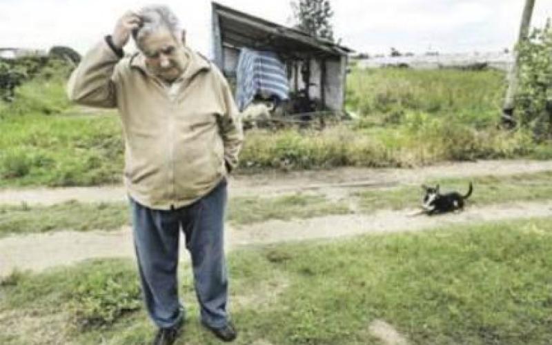 استقبال ار انتشار عکس‎های فقیرترین رئیس جمهور دنیا در اینترنت (+تصاویر)