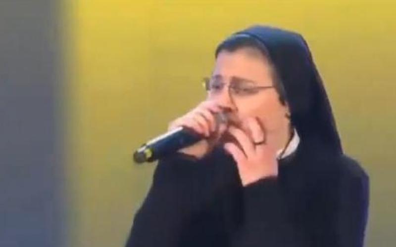 استقبال کاربران از صدای یک راهبه در برنامه " the voice " (+عکس)