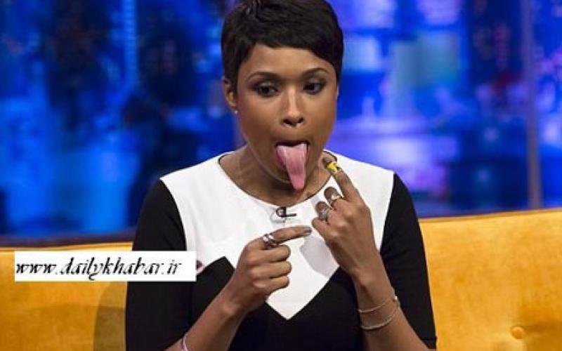 حرکت عجیب خانم هنرپیشه در برنامه زنده تلویزیونی +تصاویر