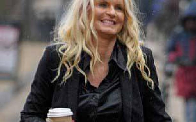 تصاویر غیراخلاقی کارمند زن باشگاه فوتبال در ایمیل بازیکنان (+عکس)