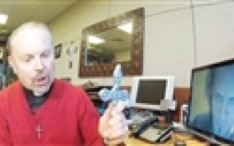 جن‌گیر اینترنتی هم آمد! + عکس