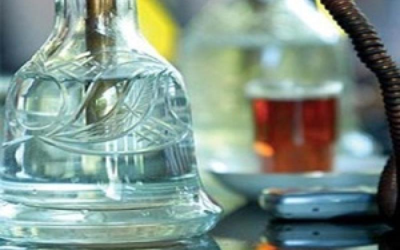 تصویری جنجالی از قلیان کشیدن دو بازیکن استقلال در اینترنت! + عکس