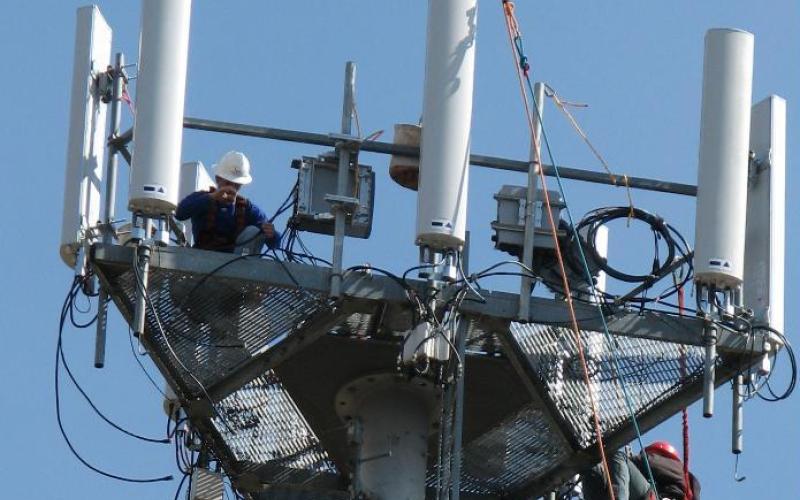 مدیرعامل مخابرات کرمانشاه: سازمان جهانی بهداشت مدرکی مبنی بر مضر بودن امواج آنتن‎های موبایل نیافته است 