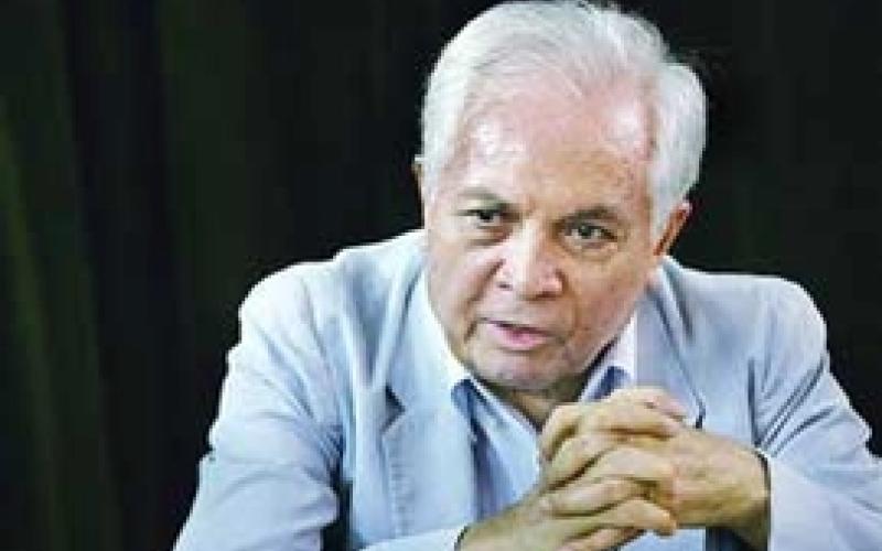 انتقاد از برخی عکس های تشییع جنازه دکتر معتمدنژاد 