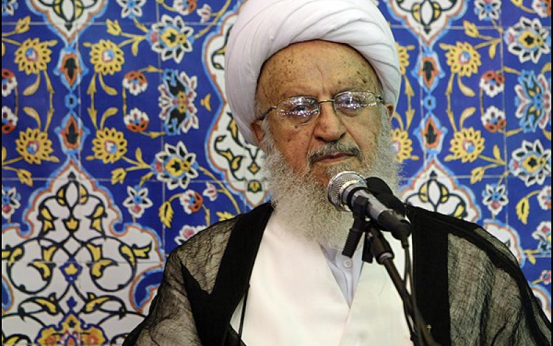 آیت الله مکارم شیرازی: فیس بوک مانند شهر بى در و دروازه‌اى است که در بسیارى از موارد ابزار گناه در مغازه‎هایش عرضه می‎شود