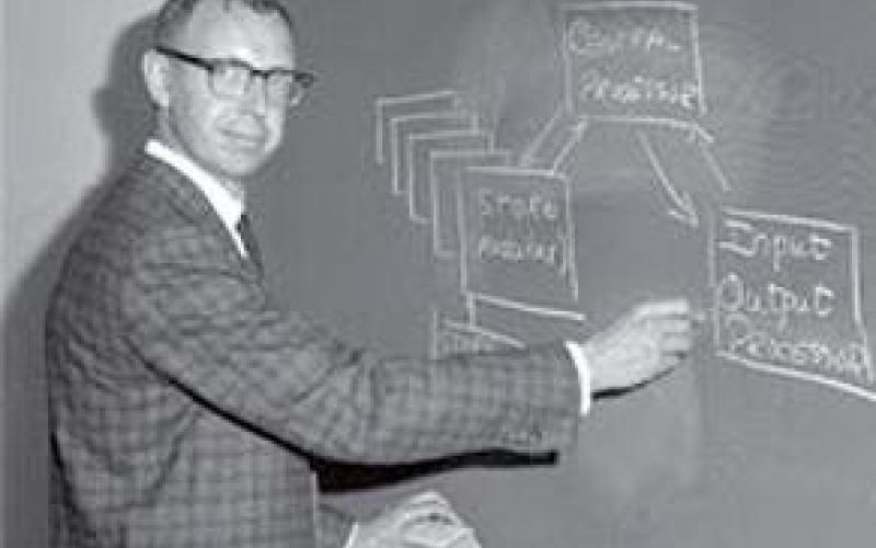 مردی که 50 سال پیش ظهور توئیتر را پیش‌بینی کرده بود، درگذشت + تصویر 