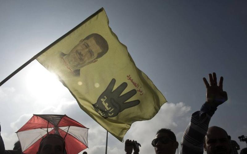 انتشار نخستین عکس از "مرسی" در لباس زندان در اینترنت