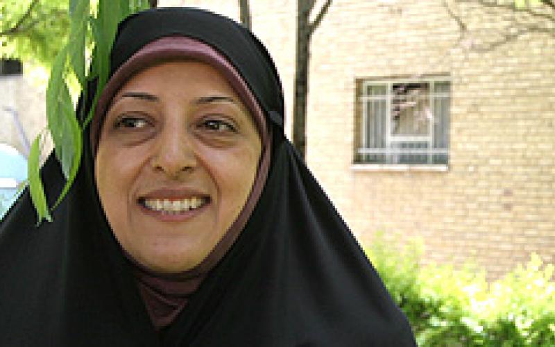 شوخی ابتکار با روحانی در جلسه دولت سر از فیس‎بوک درآورد!