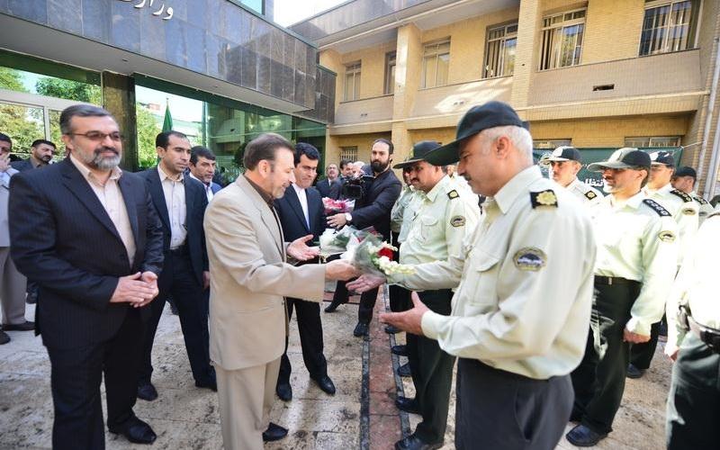 وزیر ارتباطات: فداکاری های نیروی انتظامی امنیت را در این کشور تضمین کرده است 