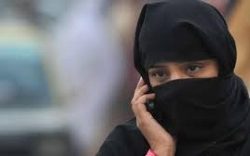 سنگسار یک زن پاکستانی به بهانه همراه داشتن موبایل! 