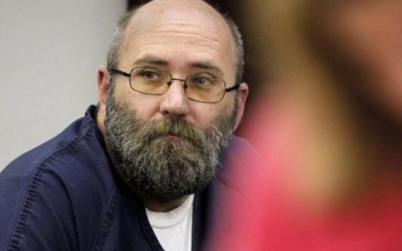 کشیش آمریکایی متهم به پورنوگرافی کودکان به 50 سال زندان محکوم شد+ عکس 