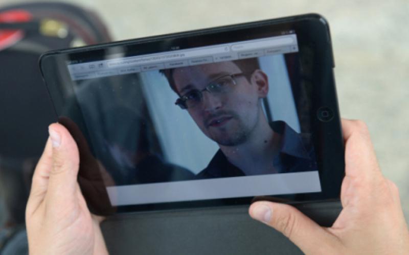 بروز مشکلات حقوقی برای محل کار سابق اسنودن