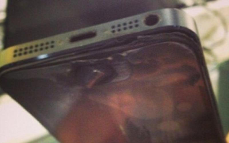 مکالمه با آیفون ۵ در حال شارژ باعث مرگ شد+ عکس 