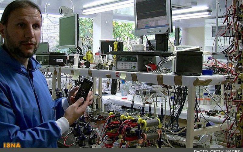 عرضه اولین موبایل جهان که با ادرار شارژ می‌شود+ عکس