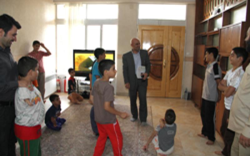 بازدید مدیر روابط عمومی بانک پارسیان از موسسه خیریه بهشت امام رضا (ع)