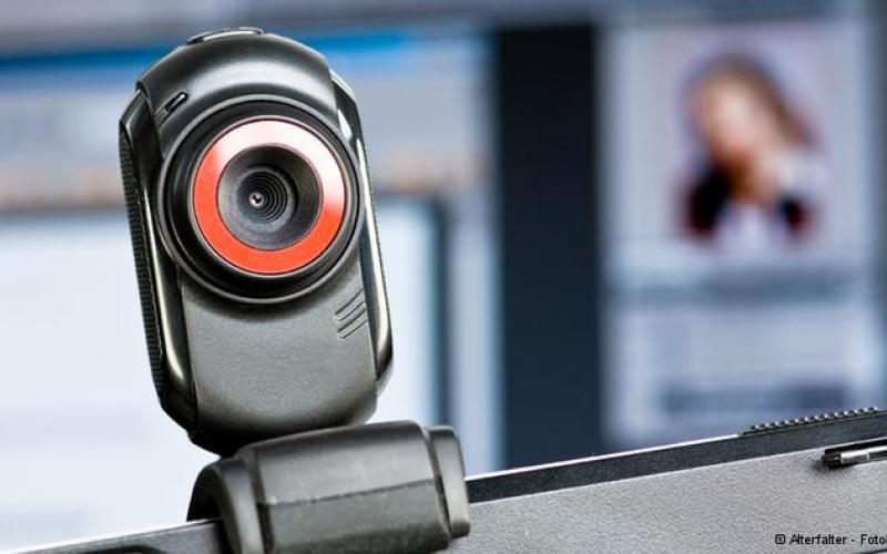 دوربین مخفی ای که داوطلبانه حمل می‎کنیم!