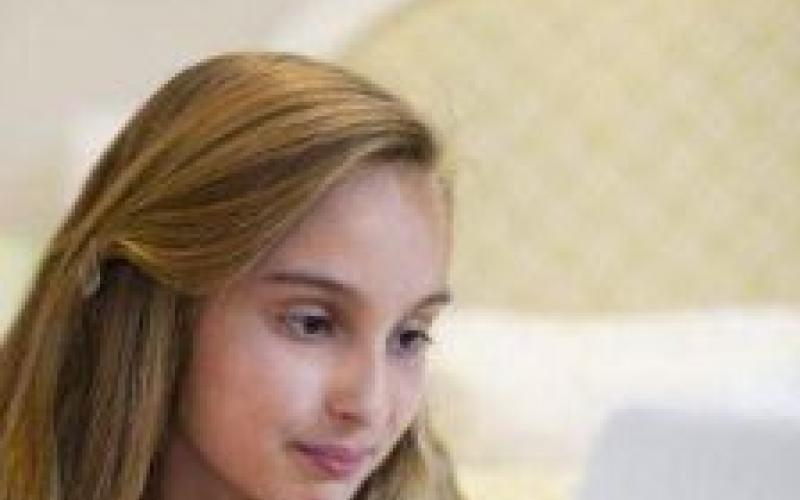 مجرمان جنسی اینترنت در دام ربات دخترنما! 