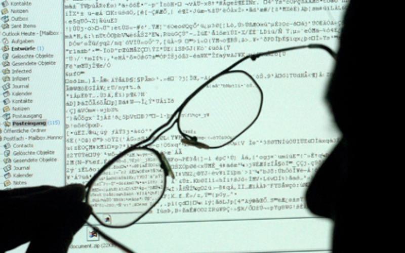 عینک ویژه‎ی پنهان کننده‎ی صورت از دید دوربین‎ها