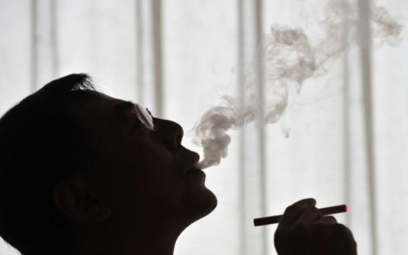ضرر سیگارهای الکترونیک به اندازه نوشیدن قهوه است 