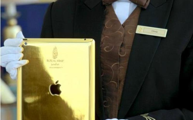 به مهمانان این هتل آیپد بدنه طلایی می‎دهند+ عکس