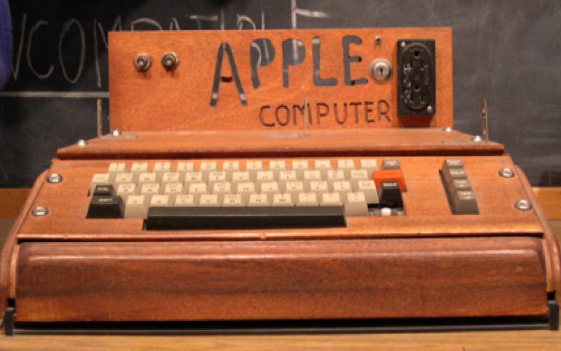 نخستین مدل کامپیوتر اپل، 668 هزار دلار فروخته شد+ عکس