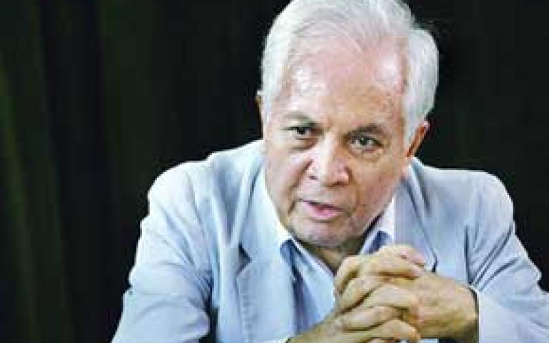 چرا به اغما رفتن پدر علم ارتباطات پنهان ماند؟!