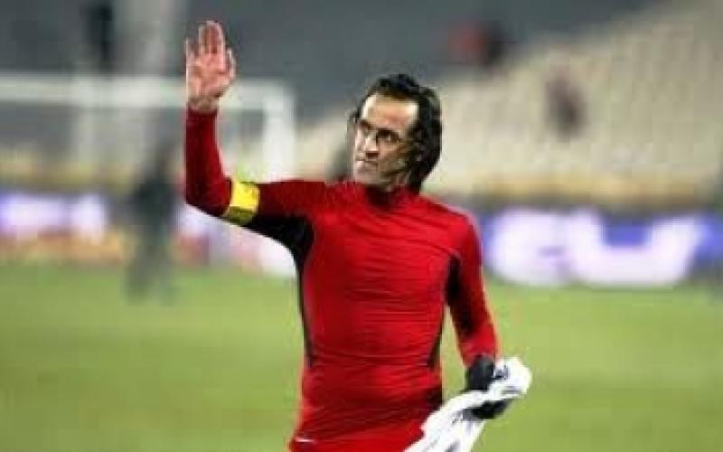 خداحافظی غیر منتظره‎ی علی کریمی از فوتبال تیتر یک رسانه‎ها شد!