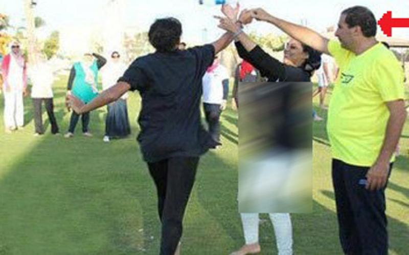 انتشار گسترده عکس سخنران سرشناس با دختران بی حجاب در اینترنت