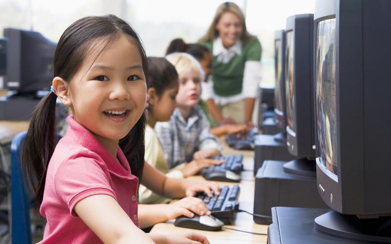 یک چهارم از عمر کودکان پای مانیتورها می‎گذرد!