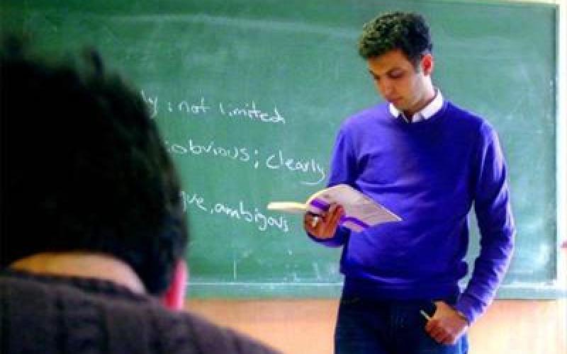 عادل فردوسی پور سر کلاس درس+ عکس