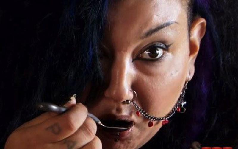 حضور یک زن خون آشام در برنامه‎ زنده‎ تلویزیونی!+ عکس 