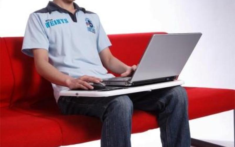 قرار دادن لپ تاپ روی پا منجر به فلجی می‎شود