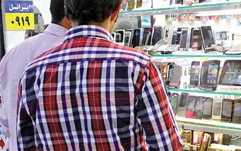 تابلوهای اعلام قیمت گوشی موبایل سفید ماند!