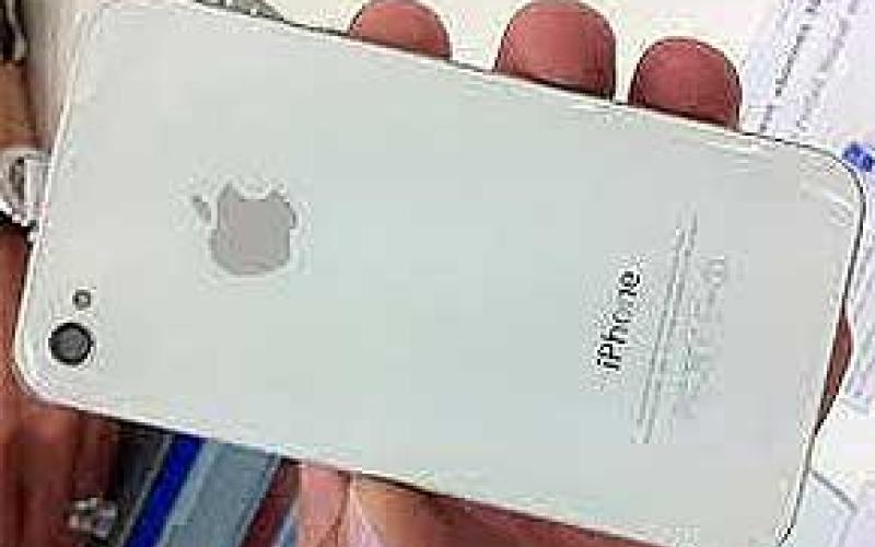 آیفون 4 بخرید، شکلات کاکائویی تحویل بگیرید! 