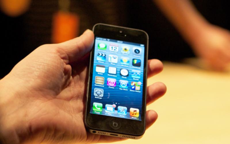 فروش اولیه 300 هزار گوشی iPhone 5 در چین