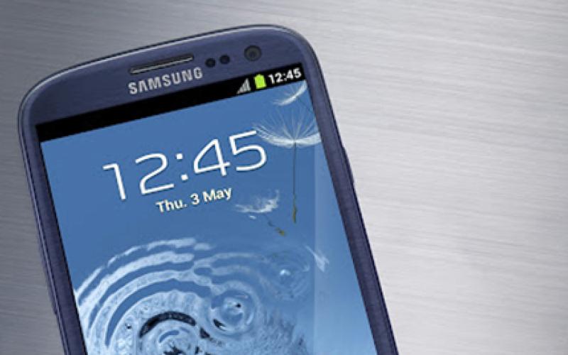 گوشی های هوشمند انعطاف پذیر سامسونگ+ عکس