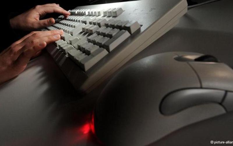 ارتباط اینترنتی، آبروی دختر جوان را به خطر انداخت!