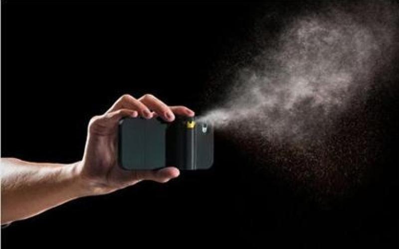 تبدیل تلفن همراه به افشانه فلفل! +عکس