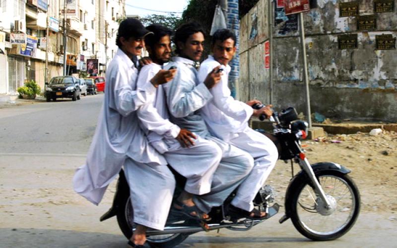 هشدار طالبان درباره‎ی آپلود موسیقی و عکس روی تلفن همراه!