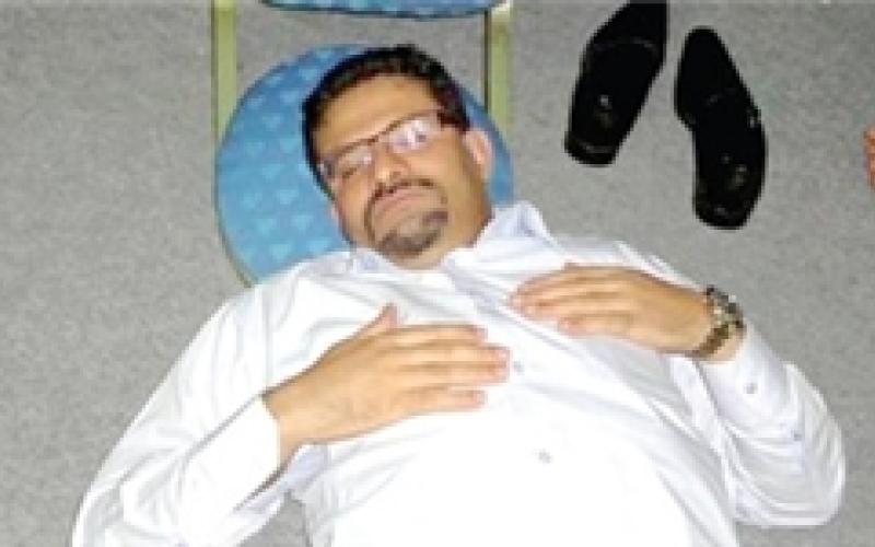 خوابیدن آقای وزیر روی زمین سوژه‎ی خبرنگاران شد 